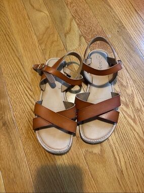 Cat & Jack Girls' Tan Brown Crisscross Sandals